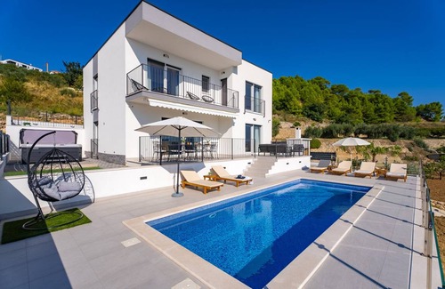 Podstrana Villa | 165 m² Villa ∙ 4 bedrooms ∙ 8 guests