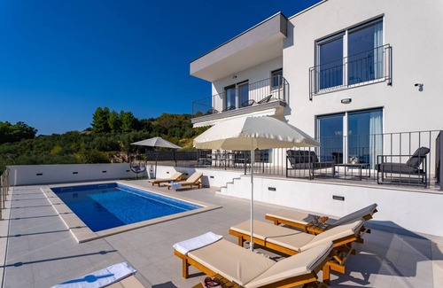 Podstrana Villa | 165 m² Villa ∙ 4 bedrooms ∙ 8 guests