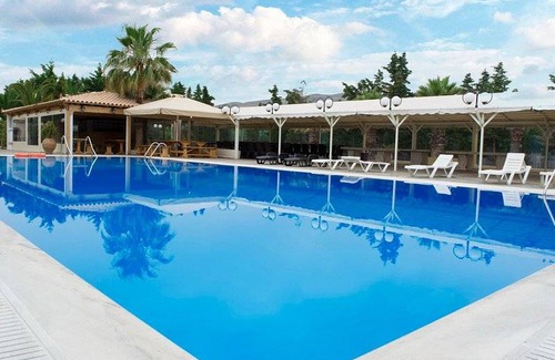 Saronikos Villa | 1650 m² Villa ∙ 21 bedrooms ∙ 40 guests
