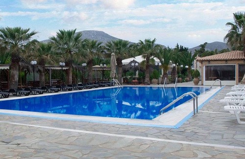 Saronikos Villa | 1650 m² Villa ∙ 21 bedrooms ∙ 40 guests