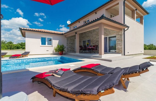 Pinezici Villa | 166 m² Villa ∙ 3 bedrooms ∙ 8 guests