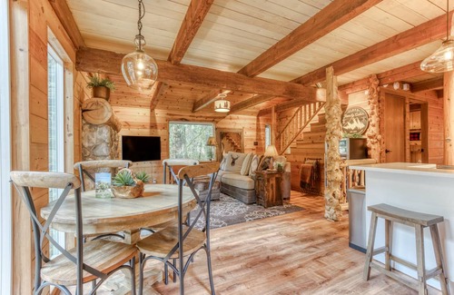 Rhododendron Cabin | 167 m² Cabin ∙ 3 bedrooms ∙ 8 guests