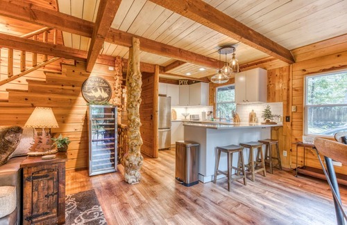 Rhododendron Cabin | 167 m² Cabin ∙ 3 bedrooms ∙ 8 guests