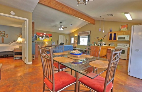 Johnson City House | 167 m² House ∙ 1 bedroom ∙ 6 guests
