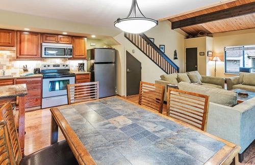 Incline Village Condo | 168 Forest Pines - walk to Lakeshore Blvd community pool and hot tub