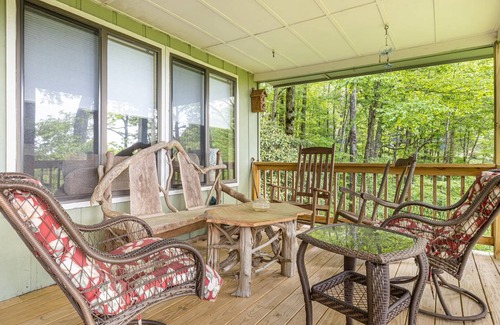 Wolf Laurel House | 168 m² House ∙ 3 bedrooms ∙ 10 guests