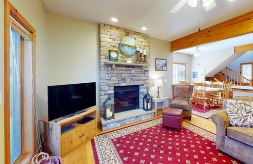 McHenry Condo | 169 m² Condo ∙ 3 bedrooms ∙ 8 guests