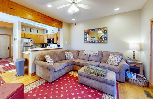 McHenry Condo | 169 m² Condo ∙ 3 bedrooms ∙ 8 guests