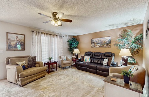 Sunland Village House | 169 m² House ∙ 2 bedrooms ∙ 4 guests