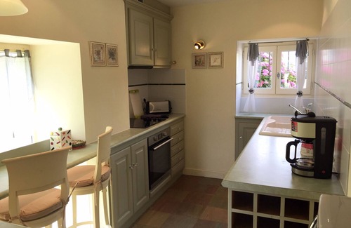 Velines Cottage | 16th Century Historic Manor House - Kiwi Cottage - 12mx6m Heated Pool