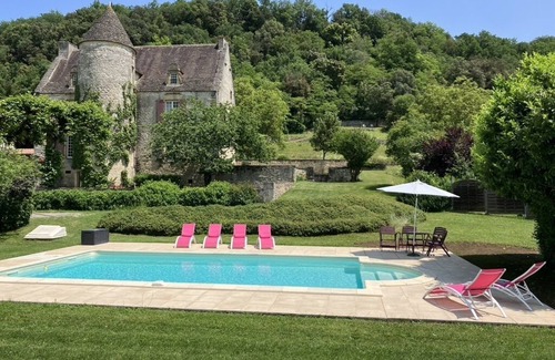 Vezac House | 16th Century Manoir; Large Ensuite Bedrooms, Original Features, Many Steps!