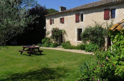 Lugon-et-l'ile-du-Carney Bed & Breakfast | 170 m² Bed and breakfast ∙ 4 bedrooms ∙ 12 guests