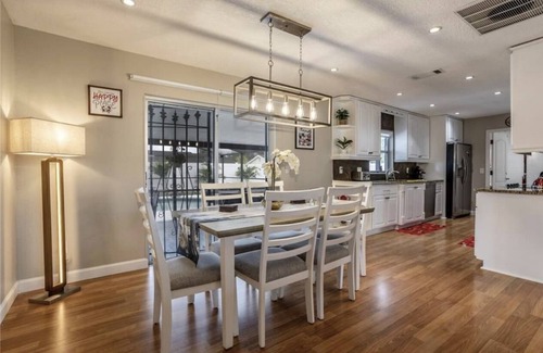 Buena Ventura Lakes House | 17 mins to Theme Parks, Your All in One Stay with Heated Pool