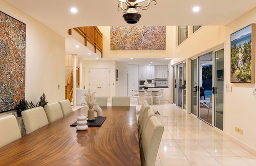 Port Douglas House | 17 Solander Boulevard - 6 Bedroom House Across From The Beach