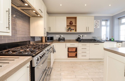 Birchington Cottage | 17 ST. MAGNUS CLOSE, pet friendly in Birchington-On-Sea
