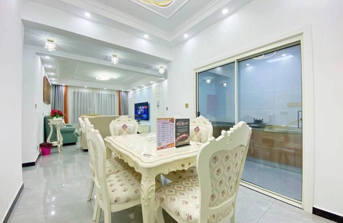 Zhengzhou Apartment | 170 m² Apartment ∙ 4 bedrooms ∙ 10 guests