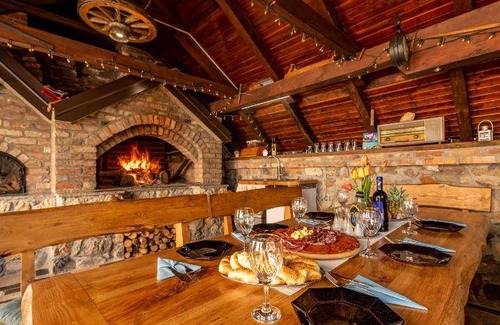Municipality of Gracac Bed & Breakfast | 170 m² Bed and breakfast ∙ 3 bedrooms ∙ 7 guests