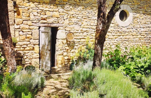 Villeneuve d'Aveyron House | 1700's Country House with large Private Pool & Gardens