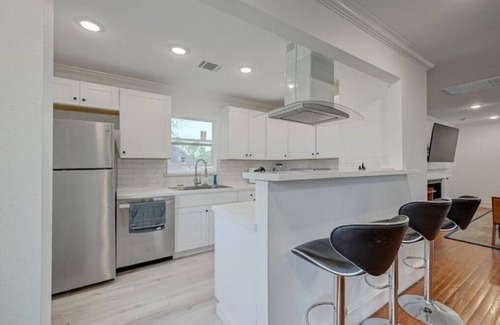 Neartown Apartment | 1711 Maryland 2KING/1BA Top Apt Duplex Pets Ok!n10 Furnished Apartments on site.