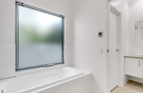 Middleton House | 172 Surfers - Beachfront - Wi-Fi