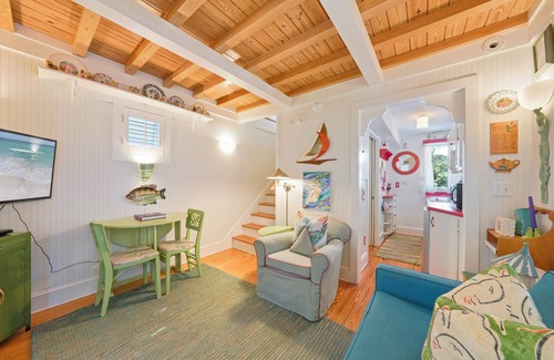 Seaside Cottage | 174 Feet to Beach Access in Seaside, FL Proper! Balcony + 2 Adult Bikes!