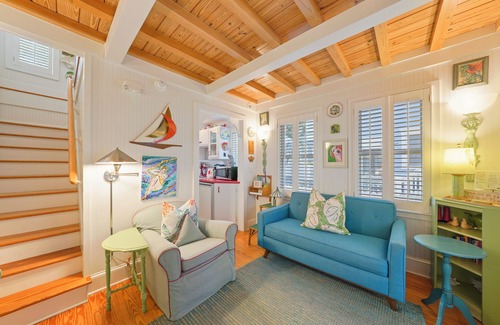 Seaside Cottage | 174 Feet to Beach Access in Seaside, FL Proper! Balcony + 2 Adult Bikes!