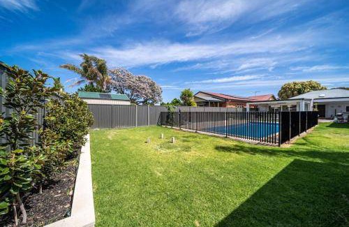 Glenelg East House | 174 m² House ∙ 4 bedrooms ∙ 8 guests