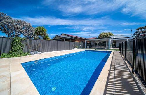 Glenelg East House | 174 m² House ∙ 4 bedrooms ∙ 8 guests
