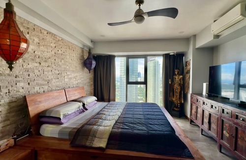 Legazpi Village Apartment | 175 m² Apartment ∙ 3 bedrooms ∙ 6 guests