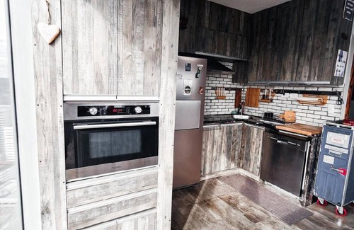 Legazpi Village Apartment | 175 m² Apartment ∙ 3 bedrooms ∙ 6 guests