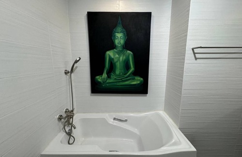 Legazpi Village Apartment | 175 m² Apartment ∙ 3 bedrooms ∙ 6 guests