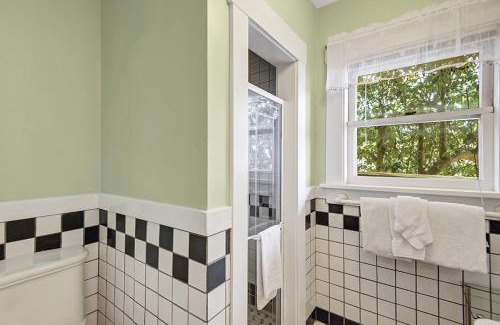 Avalon House | 176MT Middle Terrace