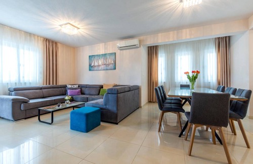 Dicmo House | 178 m² House ∙ 3 bedrooms ∙ 8 guests