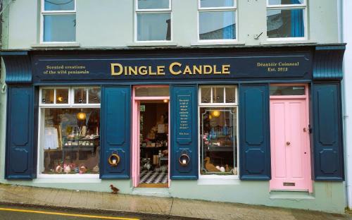Dingle Apartment | 1780 Green Street