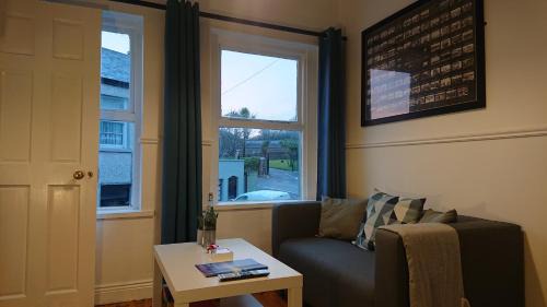Dingle Apartment | 1780 Green Street