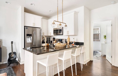 Chestnut Hill Apartment | 1794 m² Apartment ∙ 3 bedrooms ∙ 8 guests