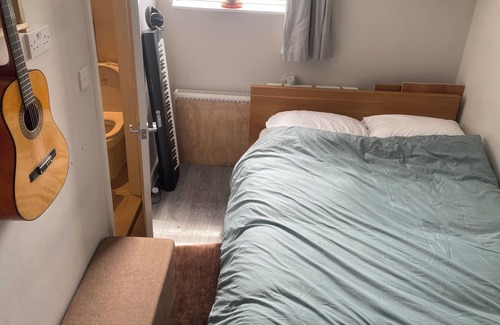 Harringay Ladder Apartment | 17m2 studio, calm, garden view, well located