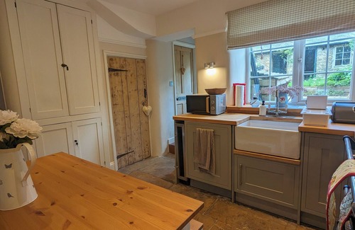 Chipping Norton Cottage | 17th Century Borough Cottage -heart of Chipping Norton. Family and pet friendly!