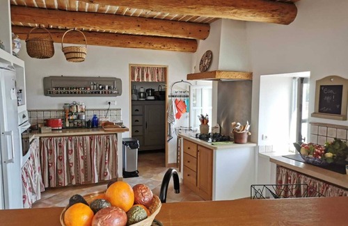Banon House | 17th century house on the outskirts of the charming medieval village of Banon.