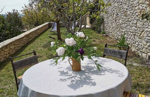 Banon House | 17th century house on the outskirts of the charming medieval village of Banon.
