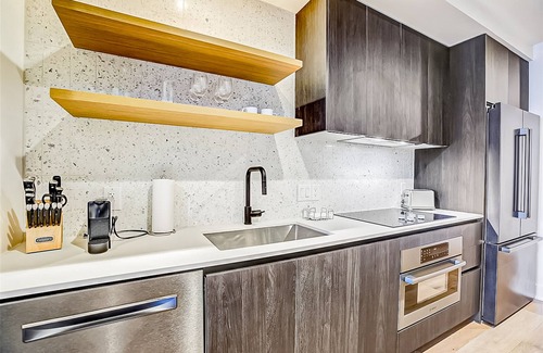 Rainey Street Historic District Condo | 17th-floor condo with pool and fitness room, fast WiFi, and washer/dryer