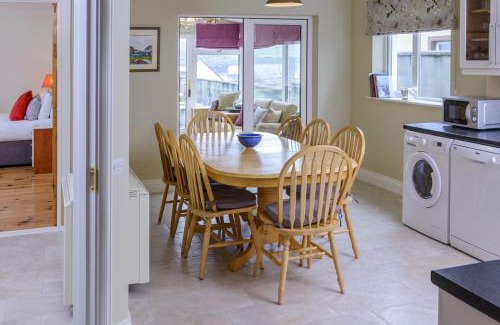 Dingle House | 18 Ard na Mara