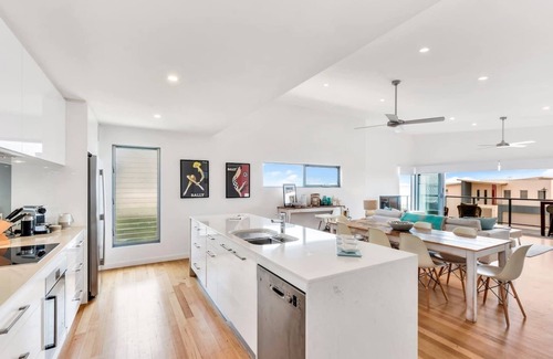 Port Elliot House | 18 Boomer - Ocean Views - Luxury - Wi-Fi