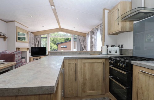 Woodfalls Cottage | 18 DEER GLADE, family friendly, with open fire in Landford