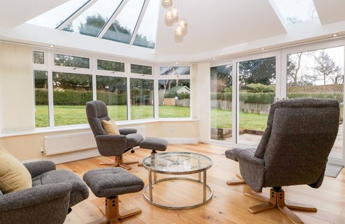 New Forest District House | 18 JUBILEE ROAD, pet friendly, with a garden in Fordingbridge