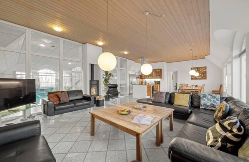 Øhuse House | 18-person pool house in Husby, close to the North Sea.