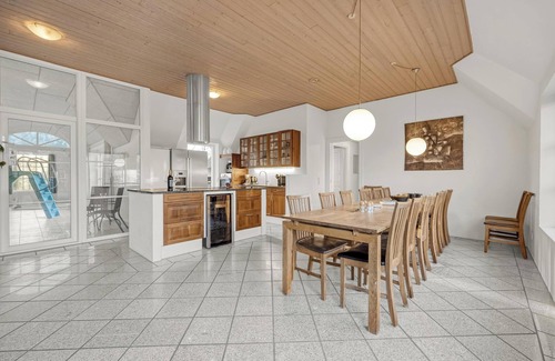 Øhuse House | 18-person pool house in Husby, close to the North Sea.