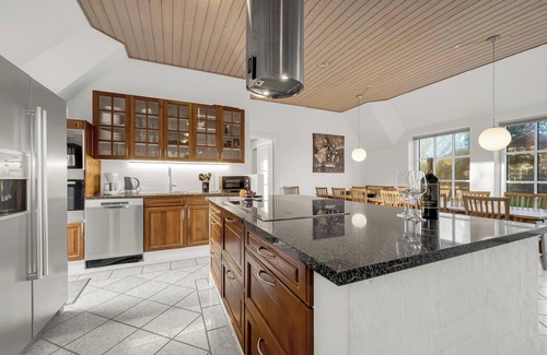 Øhuse House | 18-person pool house in Husby, close to the North Sea.
