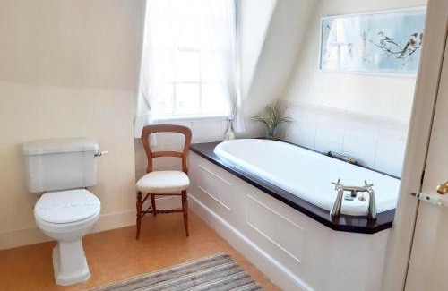 Upper Town Apartment | 18 The Circus Apartment