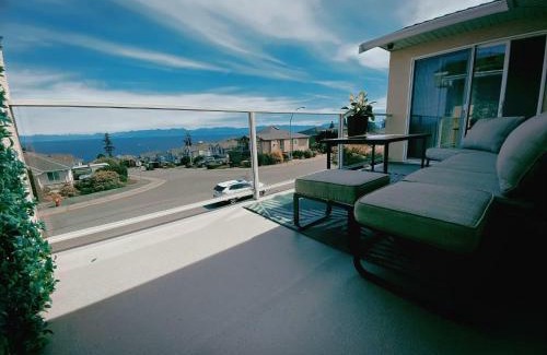 Regional District of Nanaimo Villa | 180 Degree ocean view home